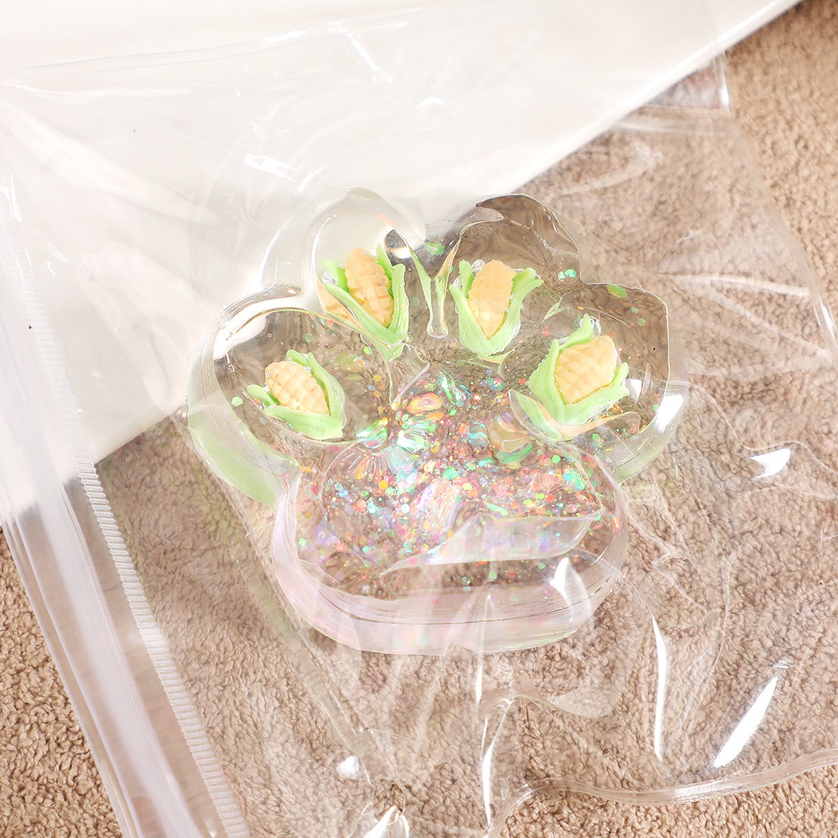 Jucarie Antistres Squishy, selexmo, cu Revenire Lenta, Model Cat Paw, Squeeze Pinch Family, 6.5 x 7 cm, din Tpr, 4-6 Ani, Model 3 Legume, Transparent