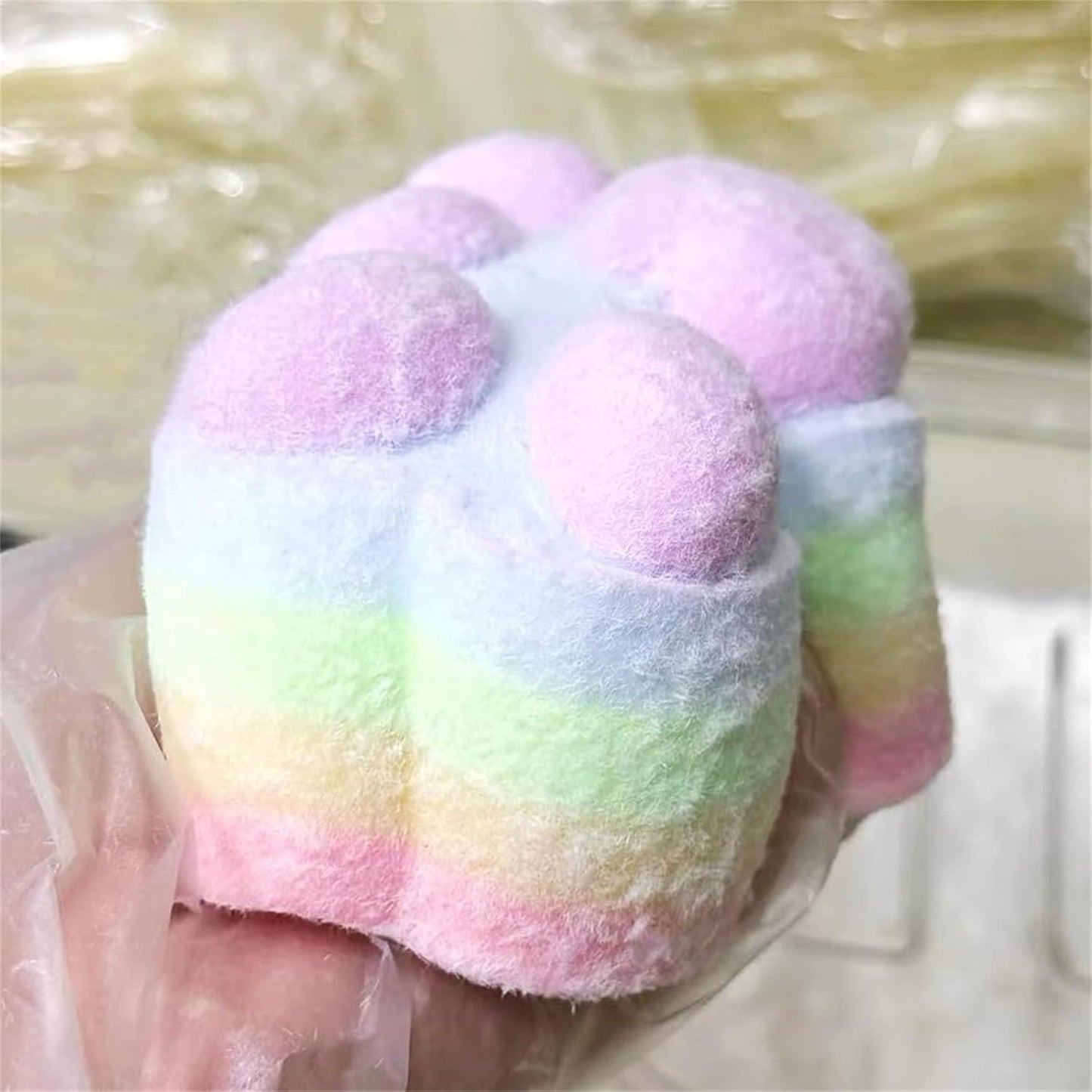 Jucarie Antistres Squishy, selexmo, cu Revenire Lenta, Model Labuta de Pisica Pufoasa, 12.5x10.5 cm, 220g, Squeeze Pinch Family, Ambalaj Transparent, Roz Curcubeu