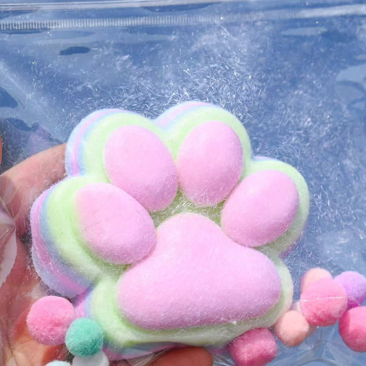 Jucarie Antistres Squishy, selexmo, cu Revenire Lenta, Model Labuta de Pisica Pufoasa, 12.5x10.5 cm, 220g, Squeeze Pinch Family, Ambalaj Transparent, Roz Curcubeu