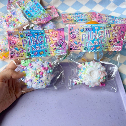 Jucarie Antistres Squishy, selexmo, cu Revenire Lenta, Squeeze Pinch Family, Model Prajitura, 8x8 cm, 90g, Ambalaj Transparent, Multicolor