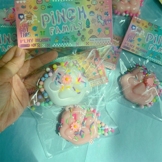 Set 12 Jucarii Antistres Squishy, selexmo, cu Revenire Lenta, Squeeze Pinch Family, Model Labuta de Pisica, 6x6 cm, 45g, Ambalaj Transparent, Alb+Roz