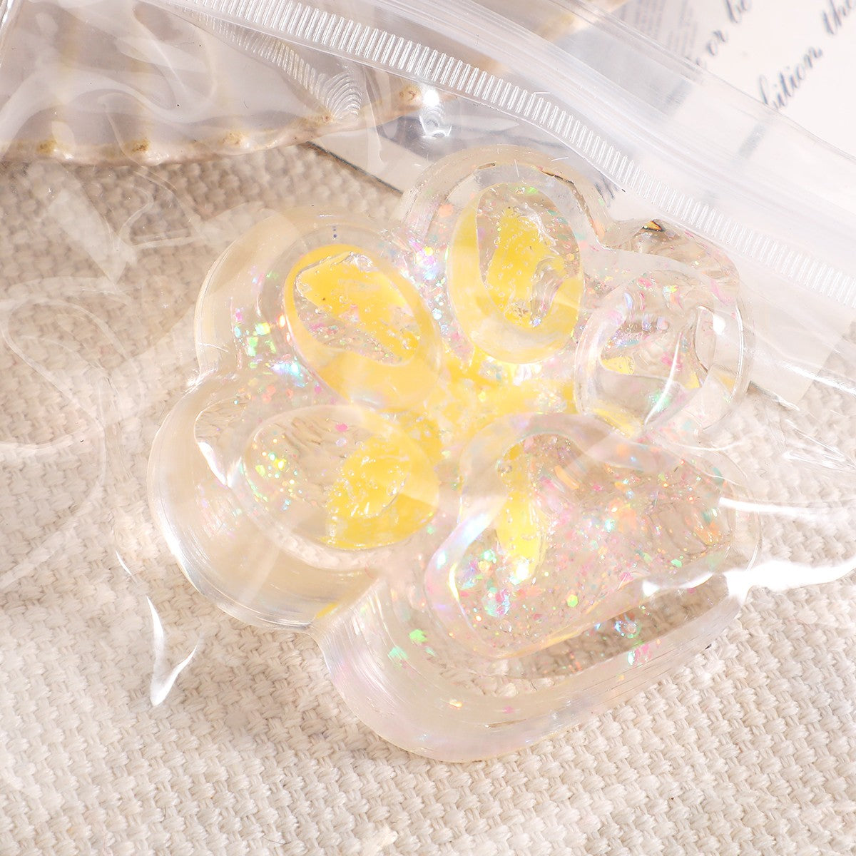 Jucarie Antistres Squishy, selexmo, cu Revenire Lenta, Squeeze Pinch Family, Model Cat Paw, 6.5 x 7 cm, din Tpr, 4-6 Ani, Model 2 Flori, Transparent