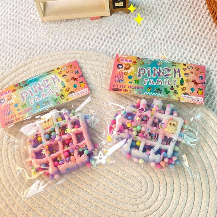 Jucarie Antistres Squishy, selexmo, cu Revenire Lenta, Squeeze Pinch Family, Model Waffle, 6x6 cm, 99g, Ambalaj Transparent, Multicolor