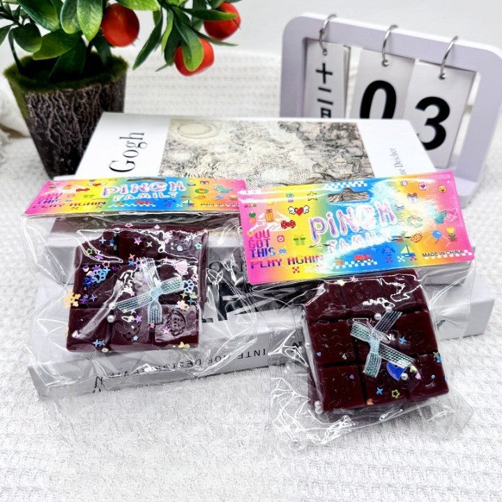 Jucarie Antistres Squishy, selexmo, cu Revenire Lenta, Squeeze Pinch Family, Model Cuburi de Ciocolata, Maro