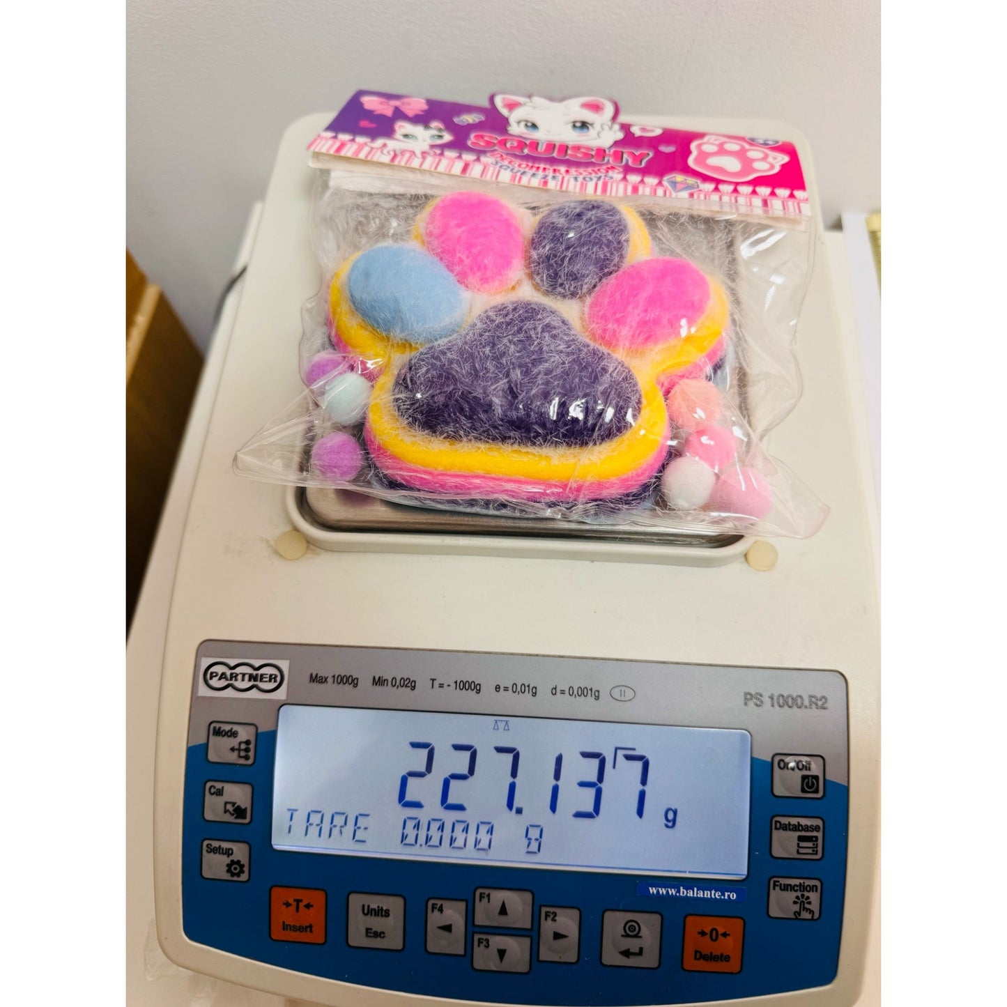 Jucarie Antistres Squishy, selexmo, cu Revenire Lenta, Model Labuta de Pisica Pufoasa, 220g, 12.5 x 10.5 cm Squeeze Pinch Family, Ambalaj Transparent, Multicolor