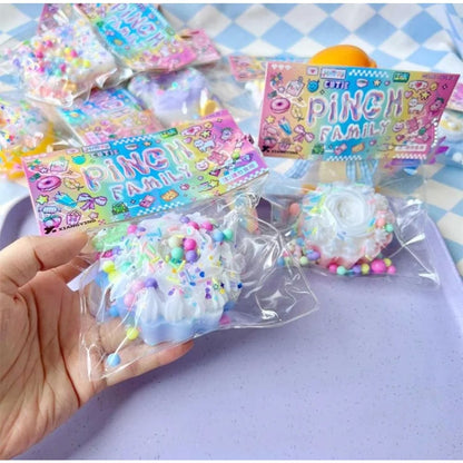 Jucarie Antistres Squishy, selexmo, cu Revenire Lenta, Squeeze Pinch Family, Model Prajitura, 8x8 cm, 90g, Ambalaj Transparent, Multicolor
