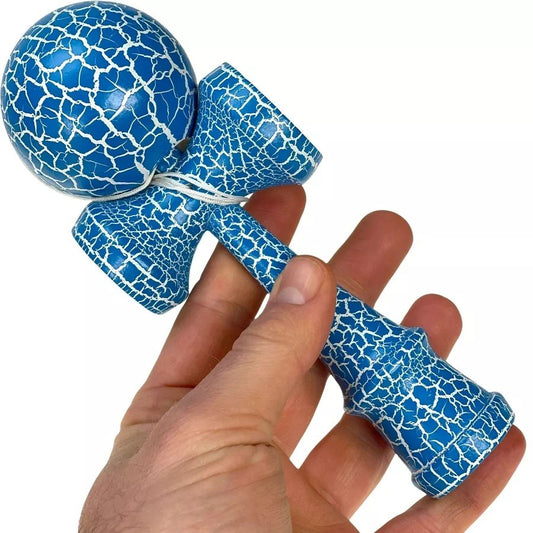 Kendama Crack, Selexmo, din Lemn, 18 cm, +14 Ani, Diametru Bila 6 cm, Model Crapat, Albastru Deschis