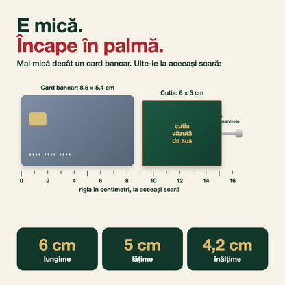 Cutia muzicală lângă un card bancar, la aceeași scară