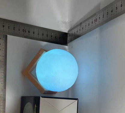 Lampă Lună 3D, 8 cm, lângă riglă