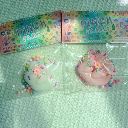 Set 12 Jucarii Antistres Squishy, selexmo, cu Revenire Lenta, Squeeze Pinch Family, Model Labuta de Pisica, 6x6 cm, 45g, Ambalaj Transparent, Alb+Roz