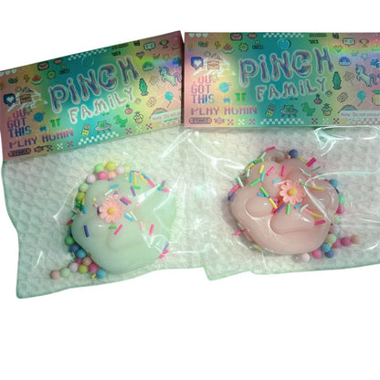 Set 12 Jucarii Antistres Squishy, selexmo, cu Revenire Lenta, Squeeze Pinch Family, Model Labuta de Pisica, 6x6 cm, 45g, Ambalaj Transparent, Alb+Roz