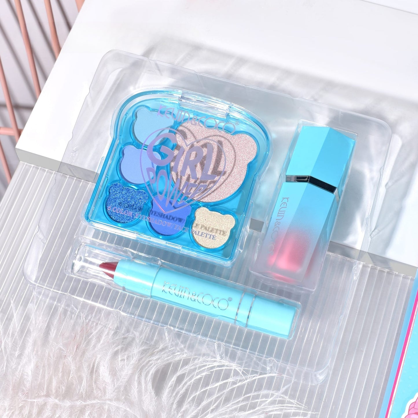 Set 3 Produse de Machiaj, KEVIN &amp; COCO, Ice Blue Bear, 6 culori, 15.5 x 13 x 3.4 cm