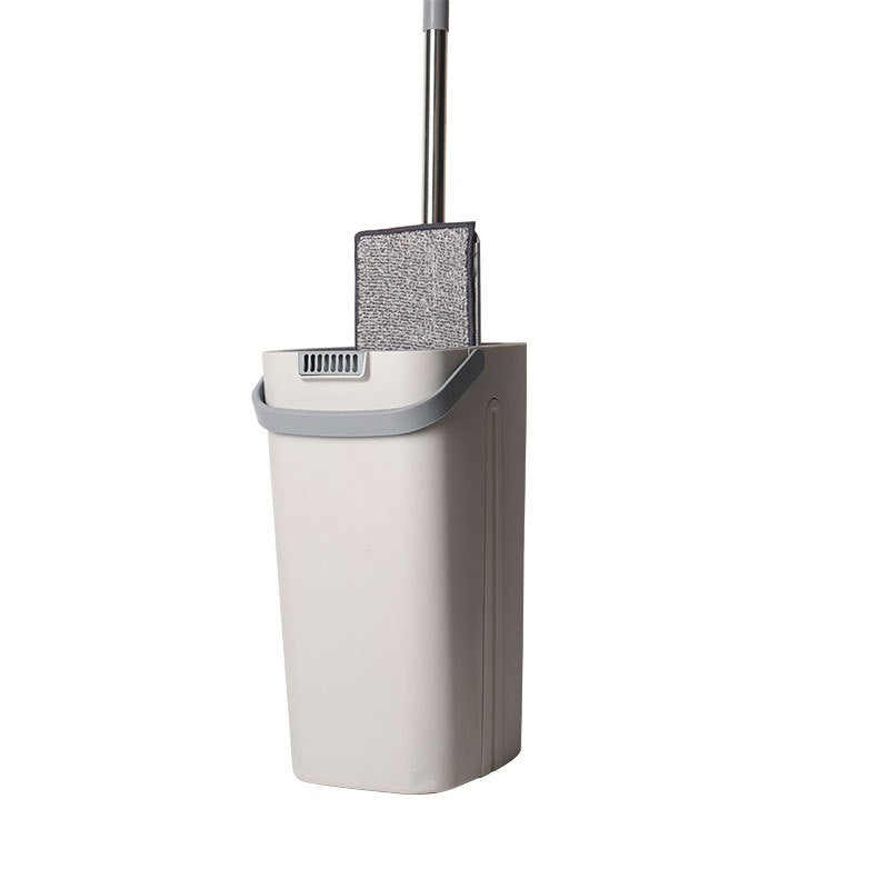 Set de Curatenie, selexmo, Mop si Galeata, Capacitate 5.7 l, 4 Rezerve Microfibra Incluse, Plastic, Utilizare Umeda/Uscata, Stoarcere Fara Maini, Albastru/Alb